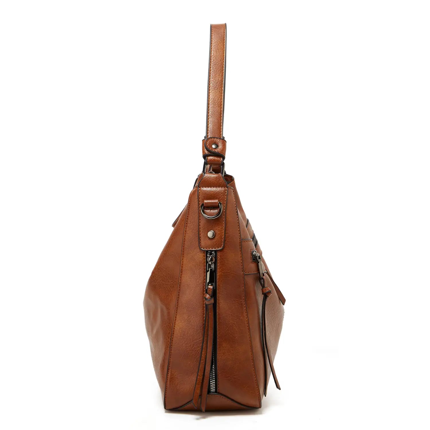 Braune Lederschultertasche mit einem einzelnen Träger und mehreren Reißverschlussverschlüssen, gestaltet als Crossbody-Tote.