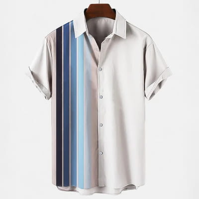 Herren-Hemd für den Sommerurlaub mit gedrucktem Motiv, hawaiianischer Stil, mit leicht grauem Kurzarm-Knopfverschluss-Design und vertikalen blauen und weißen Streifen.
