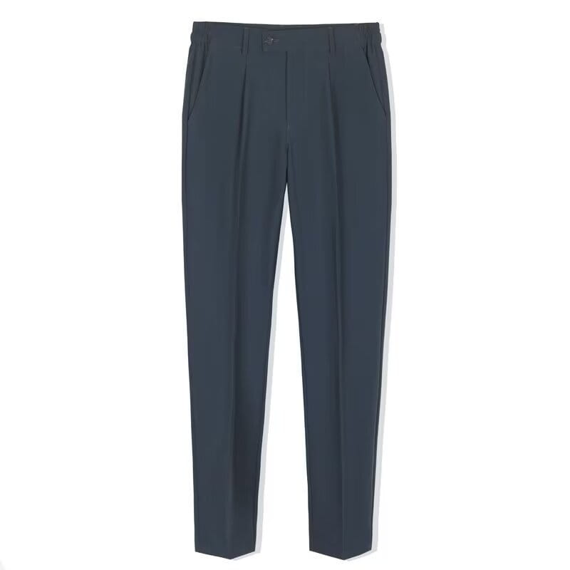 Pantalon de ville casual plissé pour hommes en gris foncé, avec une coupe ajustée et un tissu texturé discret.