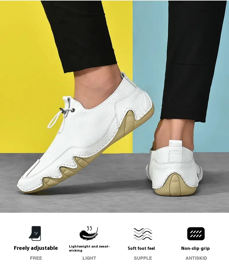 Chaussures de sport décontractées à enfiler pour homme en cuir véritable blanc, avec des semelles en caoutchouc beige et des lacets.