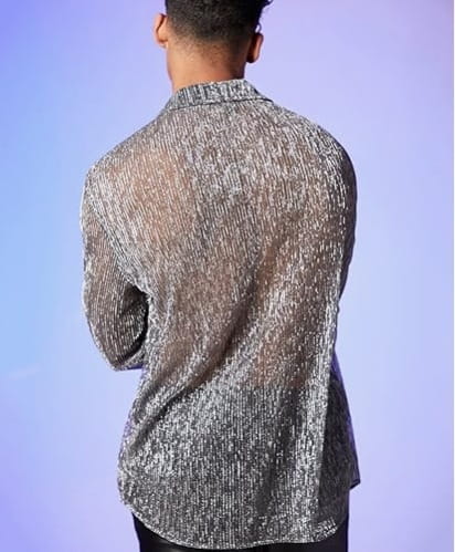 Herren Metallic-Shimmer-Langarmhemd in schimmerndem Silber mit einer dezenten, strukturierten Webstruktur.