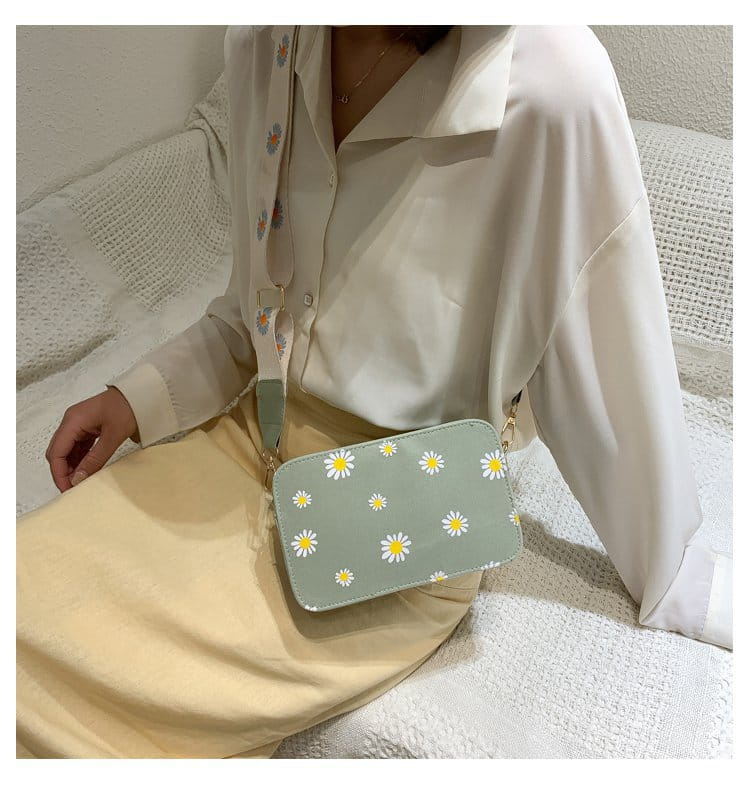 A light green pu leather daisy flower crossbody bag with white daisy patterns and gold-tone chain strap hardware.