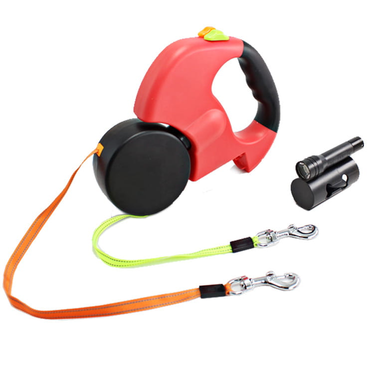 Correa retráctil para perros de doble cabezal con linterna LED, con asas rojas y negras y correas naranjas y verde neón para caminar cómodamente por la noche.