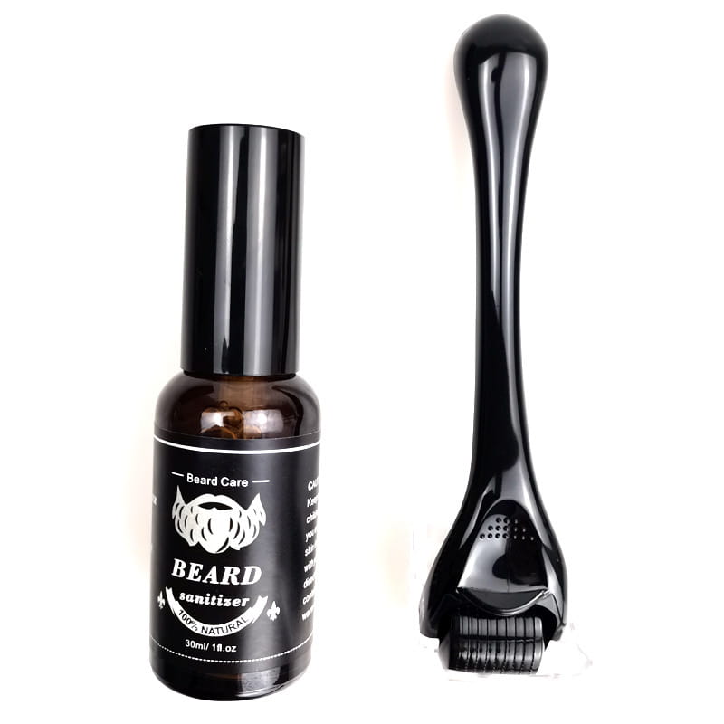 botella negra de vidrio para desinfectante de barba con tapa negra y etiqueta blanca, junto a un dermaroller negro a juego, en un kit de crecimiento de barba con dermaroller y herramientas de aseo