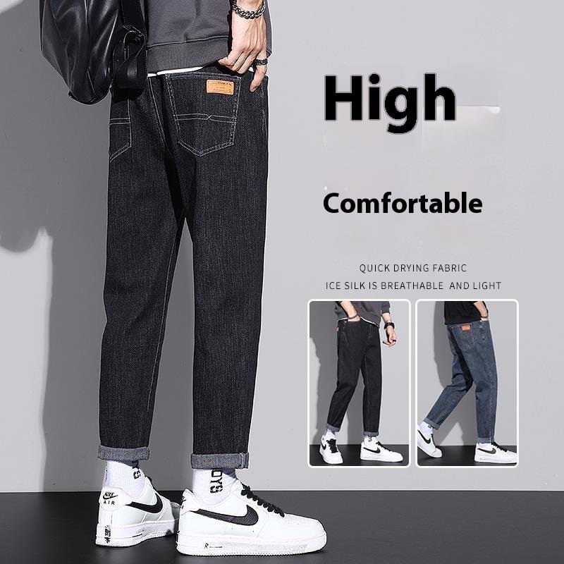 Herren-Chinohosen Slim Fit aus elastischer Baumwolle mit geradem Bein in Dark-Wash-Denim mit umgeschlagenen Säumen.