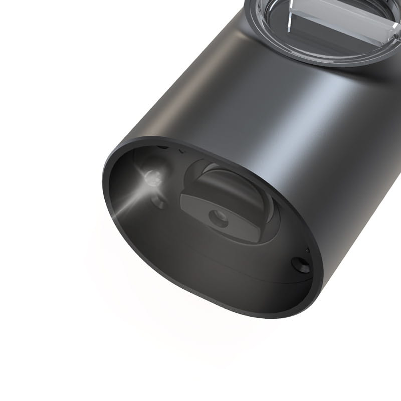 Ensemble de moulin électrique noir cylindrique à poivre et à sel, avec finition mate et couvercle circulaire transparent, offrant une recharge fonctionnelle de type C.