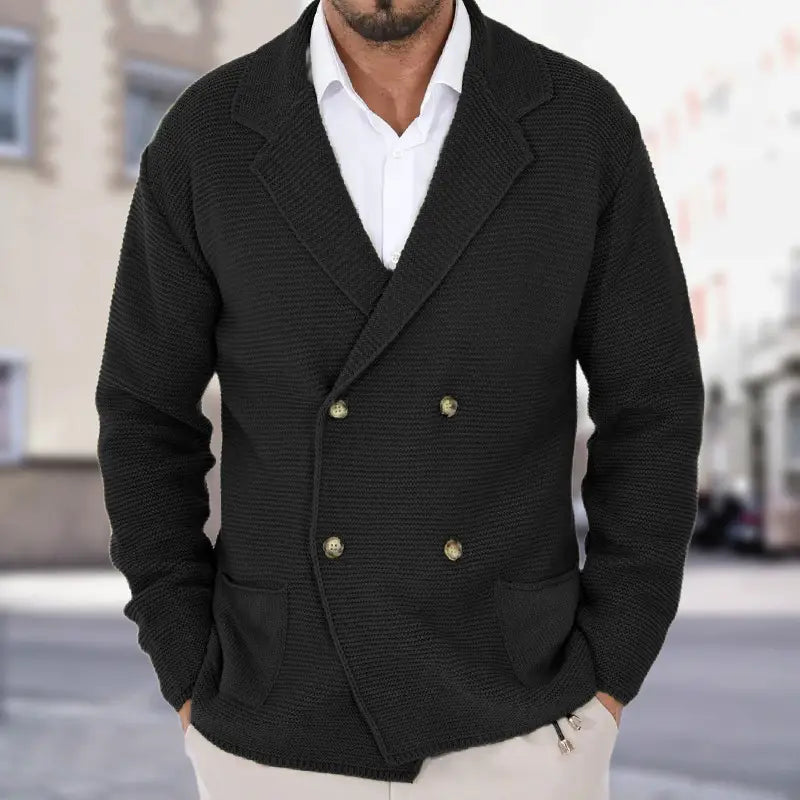 Chaqueta tipo cárdigan de punto de doble botonadura para hombre en negro, con botones en tono dorado.
