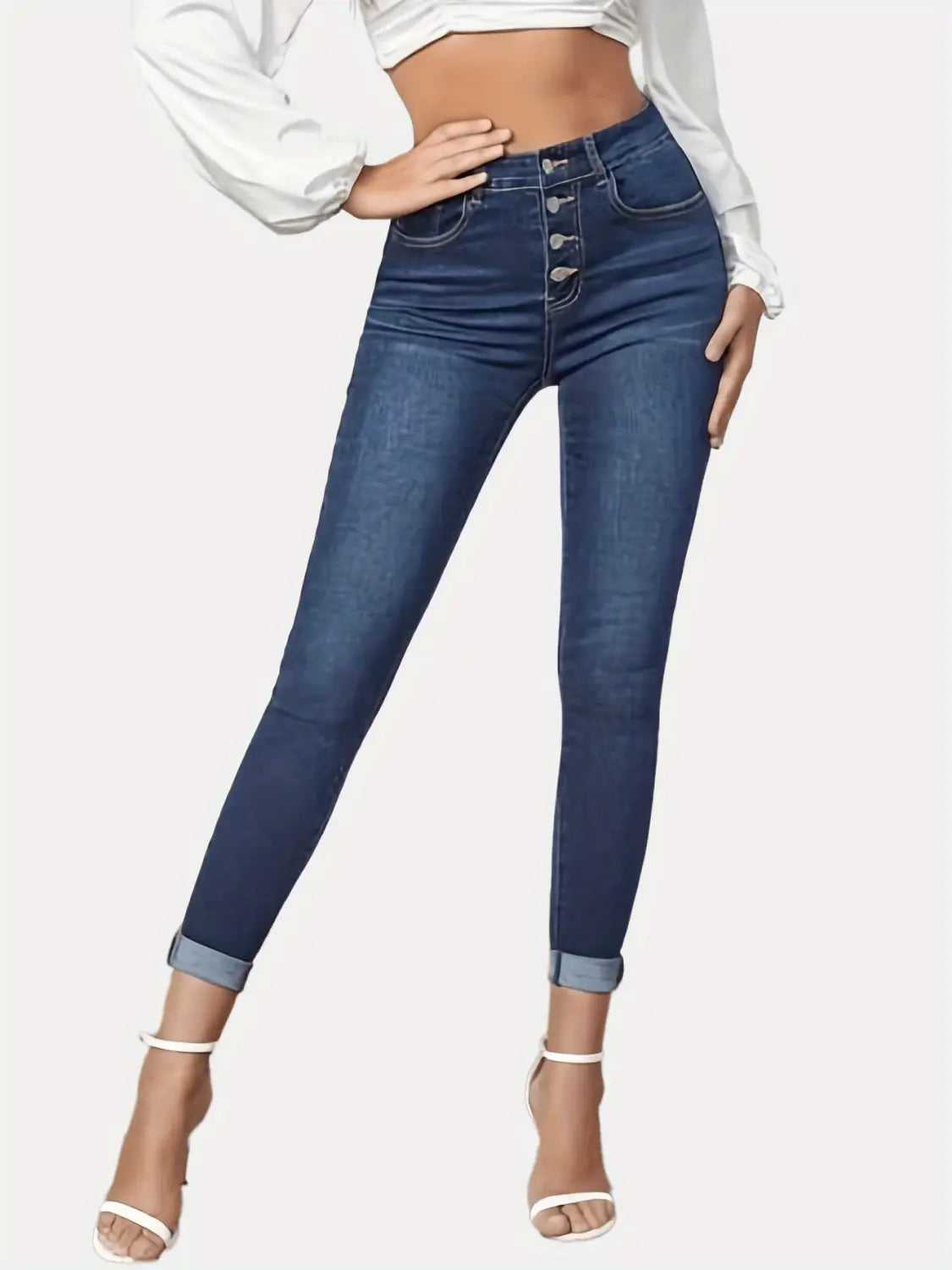 Jeans stretch raccourcis foncés bleus, taille haute, coupe slim, en denim, avec braguette boutonnée et bas de jambe retroussés.