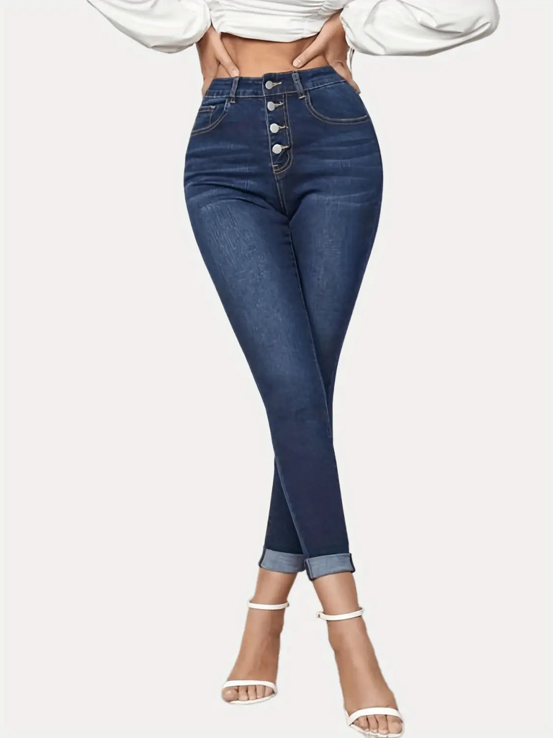 Jeans stretch raccourcis foncés bleus, taille haute, coupe slim, en denim, avec fermeture boutonnée à l’avant et bas de jambe retroussés.