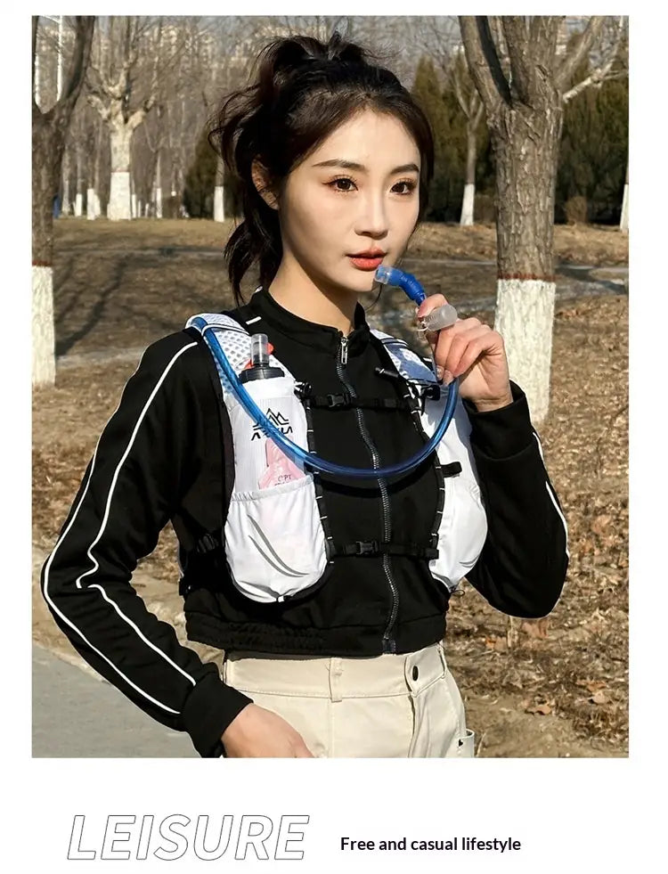 Black and white lightweight hydration backpack with blue tubing and transparent water bottle attachment designed as a running vest with 20l capacity.