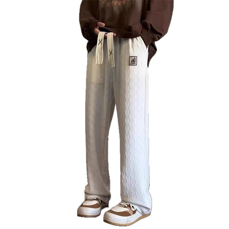 Herren-Schachbrett-Cordhose in Übergröße in Cremefarbe mit strukturiertem Baumwollstoff in Form von Joggern mit Kordelzug in der Taille und dezenter Markenkennzeichnung an der Seite.
