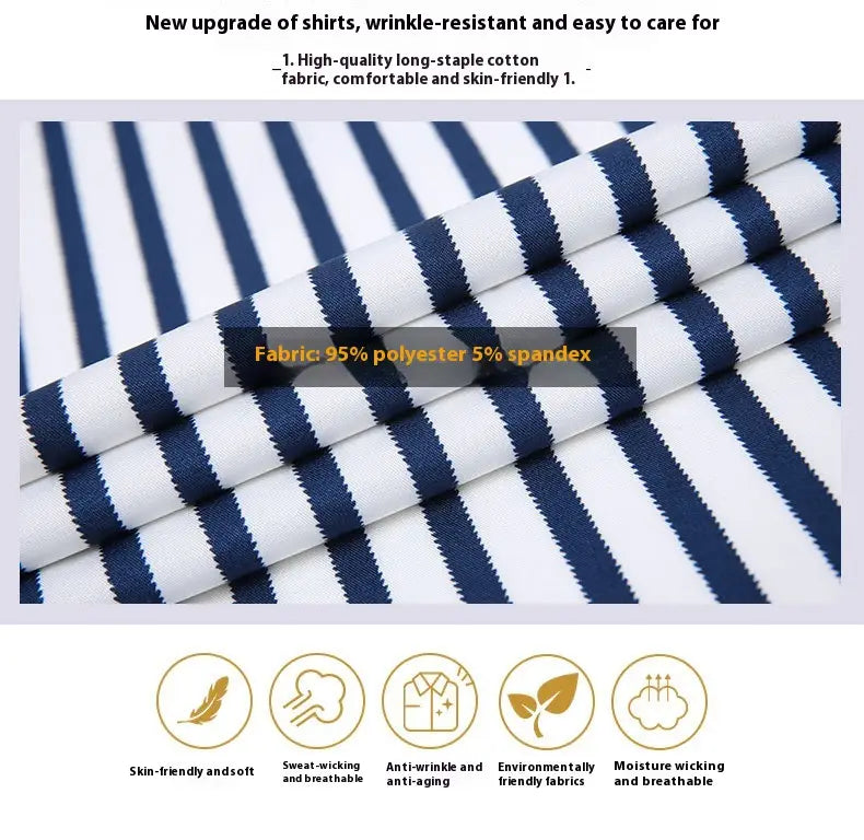 Herren gestreiftes Langarm-Slim-Fit-Hemd mit blau-weiß gestreiftem, strukturiertem Webstoff aus 95 Prozent Polyester und 5 Prozent Elasthan.
