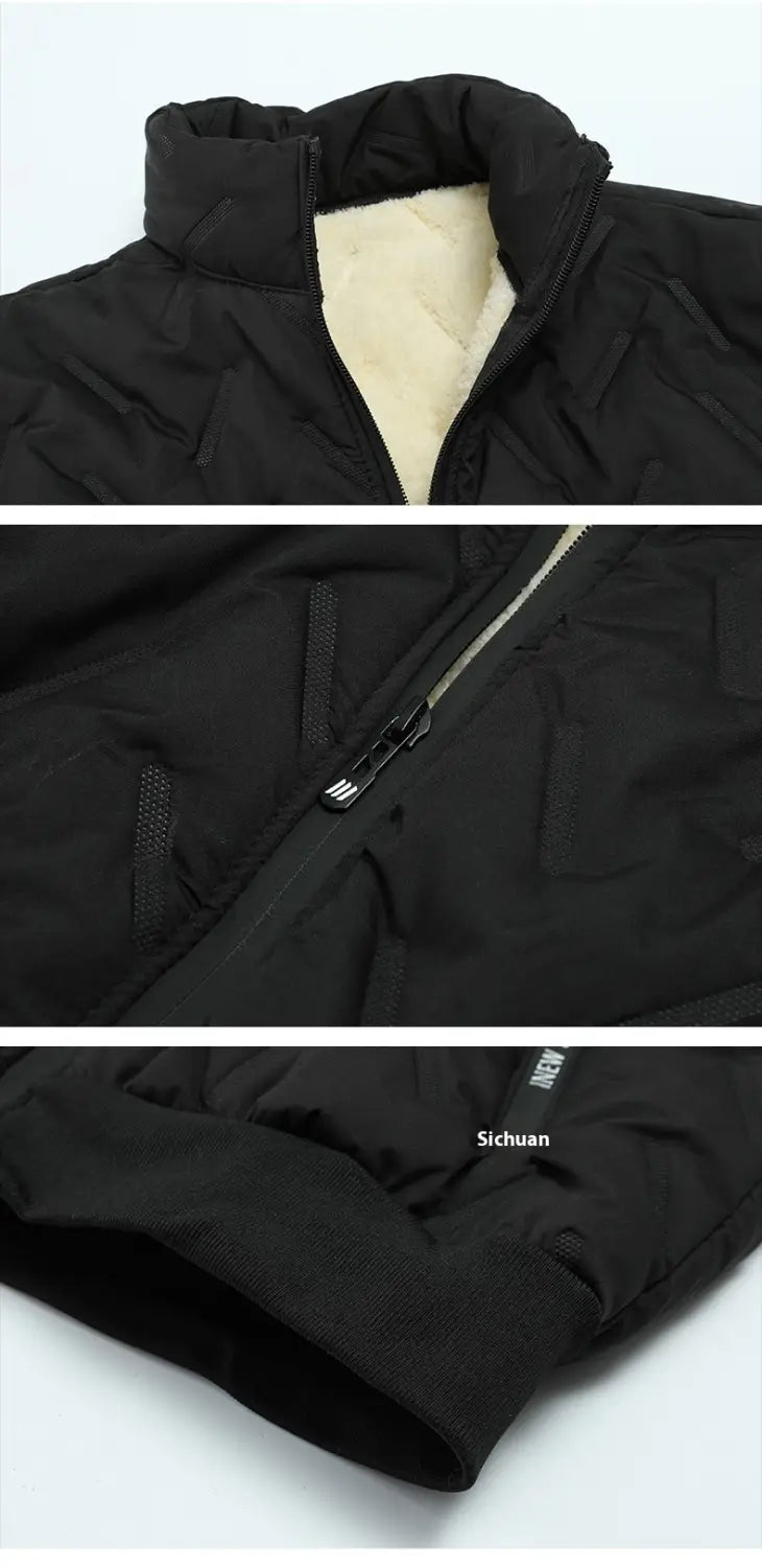 Herren-Thermo-Winteranzug in drei Teilen mit Steppung mit einer schwarzen gesteppte Jacke mit kuscheliger beiger Innenfutter-Auskleidung und schwarzen Reißverschlussanhängern.