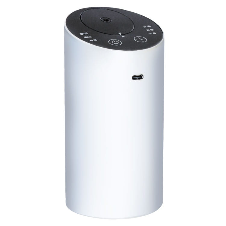 Diffuseur d’arômes portable cylindrique blanc, humidificateur de voiture sans fil USB, avec un panneau de commande circulaire noir comportant des boutons et un voyant lumineux.