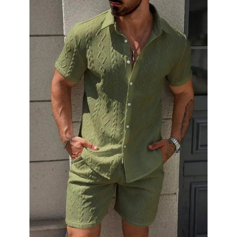 Chemise polo en maille pour homme en vert olive, présentant un motif de tricot texturé tridimensionnel, pour une tenue décontractée.