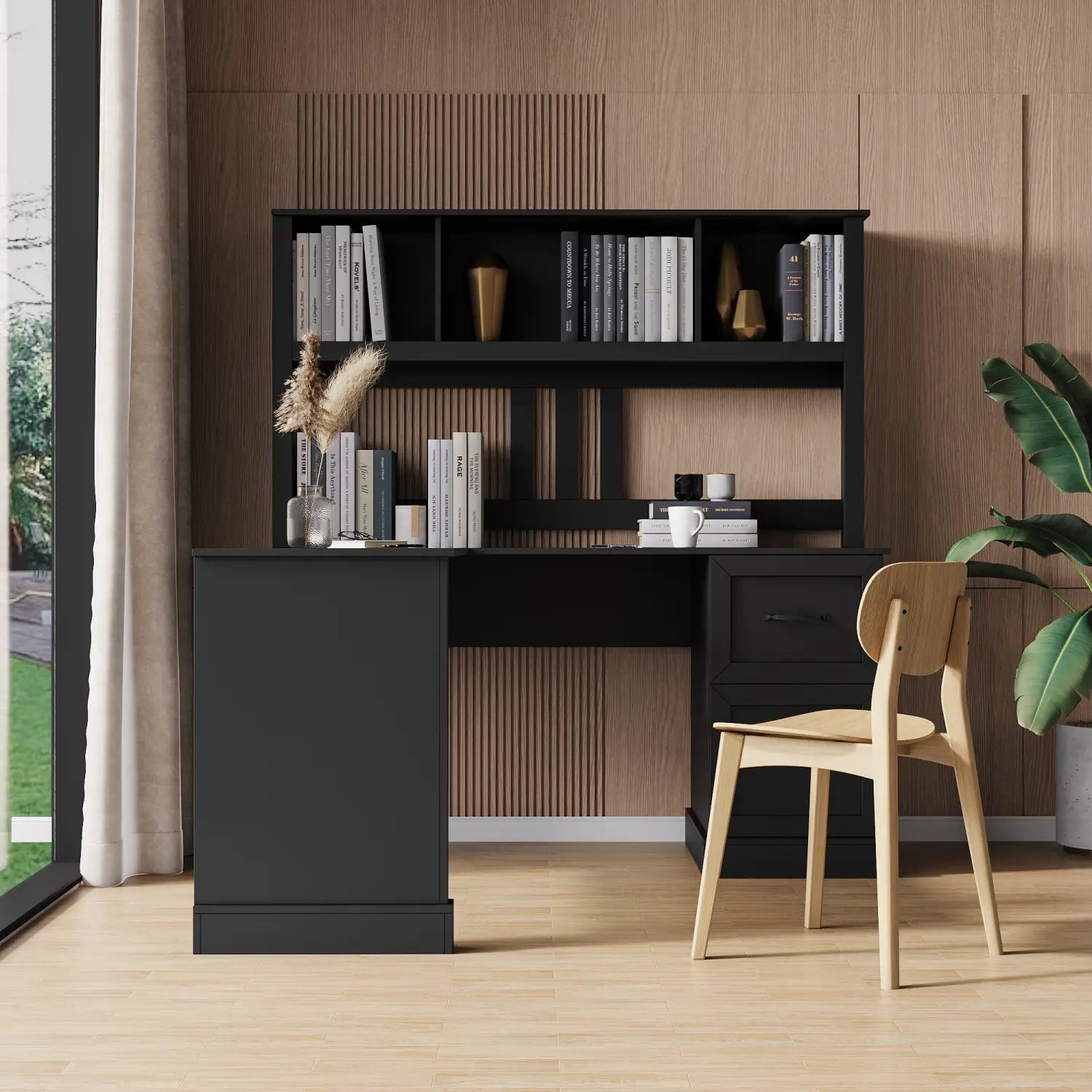 Bureau d’ordinateur en forme de L noir avec étagères intégrées et tiroirs, présentant un design moderne minimaliste et une construction en bois robuste.