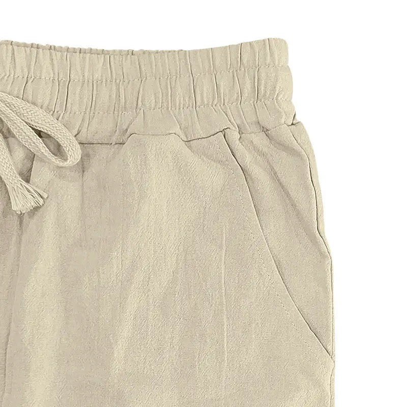 Beige Leinen-Jogger mit elastischem Bund und passendem Kordelzug aus dem Set mit Herren-Leinenhemd und -hose.