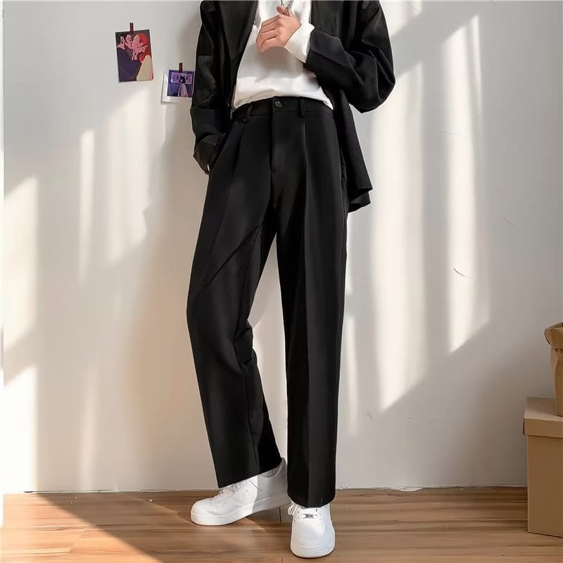 Schwarze plissierte Straight-Leg-Drapierungsloser Hose mit einer eleganten, maßgeschneiderten Passform und dezenten Falten am Bund.