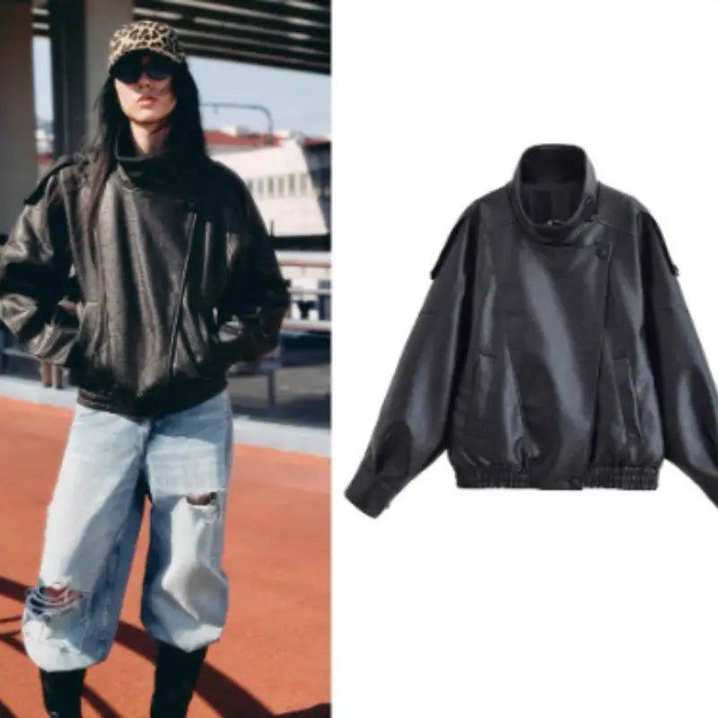 Veste bomber en cuir de litchi noir pour femmes, présentant un col montant et des poignets élastiques en faux cuir noir.