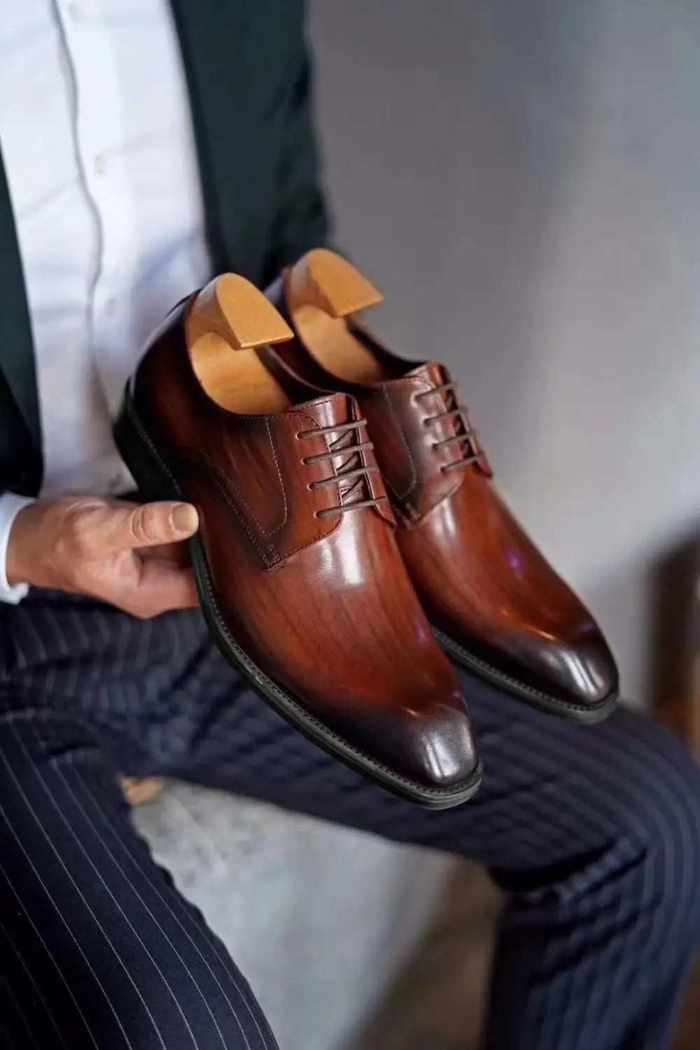 Men’s vintage square toe black leather lace-up dress shoes with polished finish and classic oxford design.