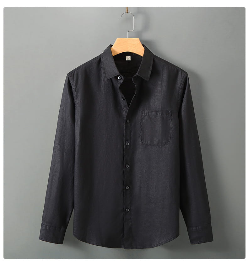 Chemise de protection solaire en lin noir pour homme à manches longues boutonnée sur le devant, avec une poche poitrine et un col classique.