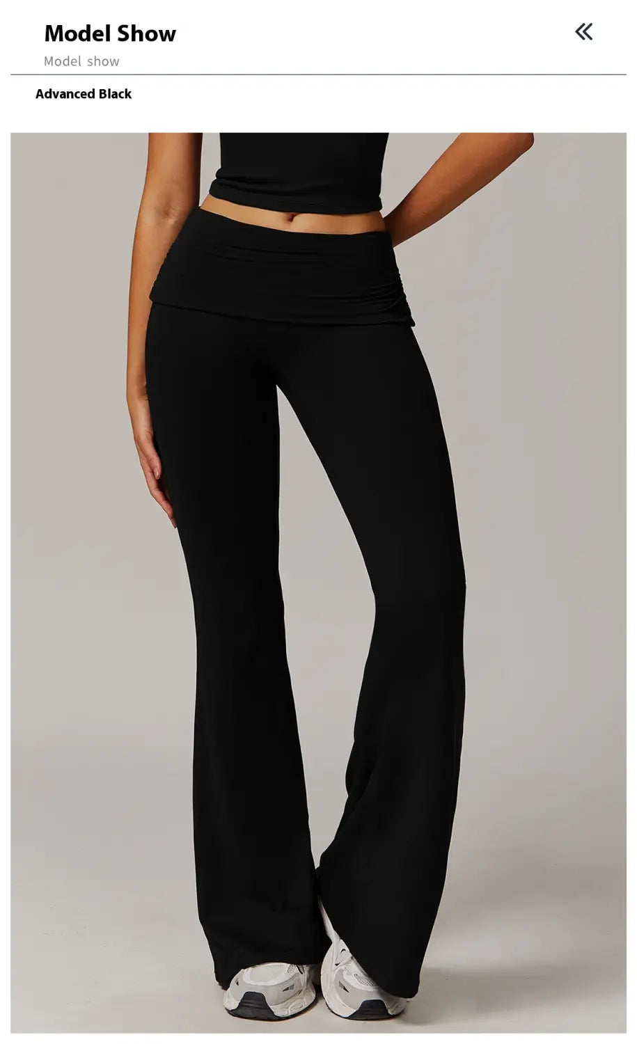 pantalones de yoga acampanados de cintura alta en negro hechos de tejido suave elástico con cinturilla elástica.