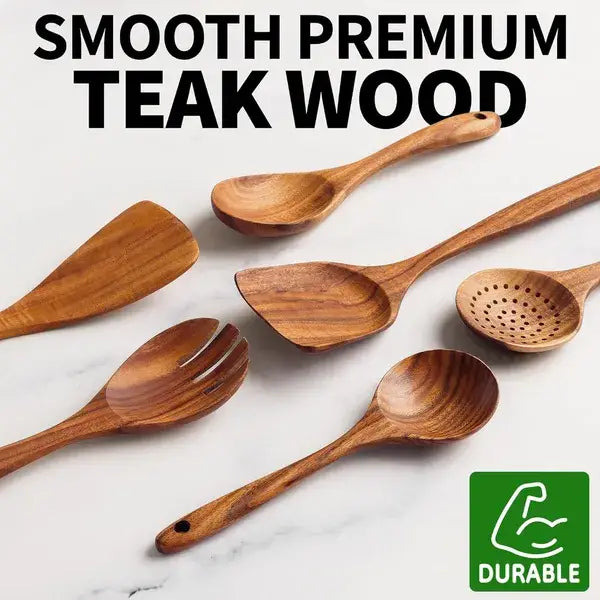 Juego de seis cucharas de cocina de madera de teca premium lisa, en tonos marrón intenso, con patrones de vetas naturales.