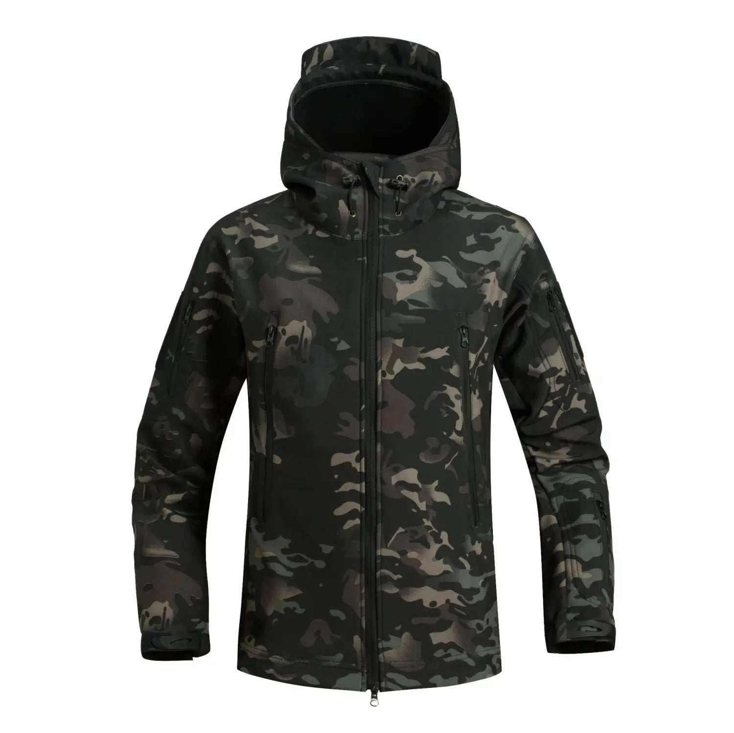 Veste tactique softshell à capuche en camouflage noir et gris, avec fermeture éclair sur toute la longueur, plusieurs poches zippées et des poignets renforcés.