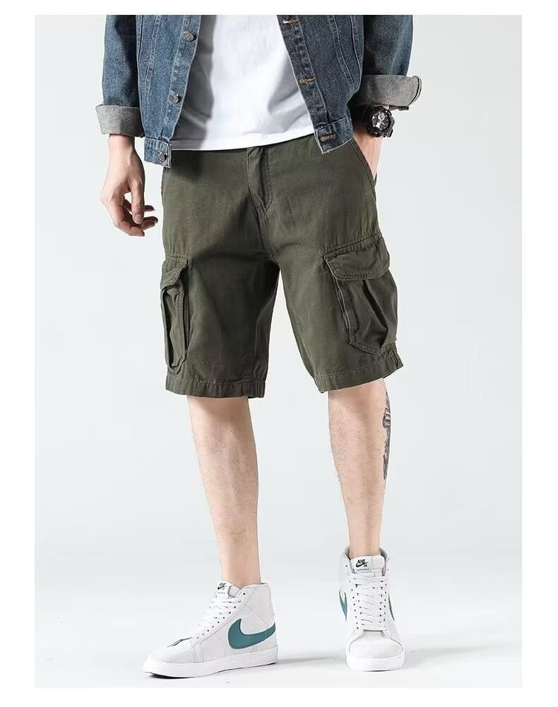 Men’s relaxed fit olive green cargo shorts featuring multiple pockets and a comfortable material for casual wear.