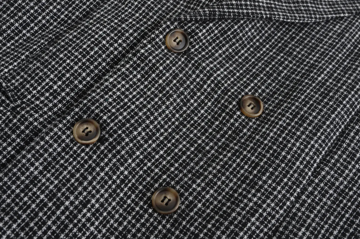 Men’s herringbone double breasted knit blazer in black and white wool with dark brown round buttons.
