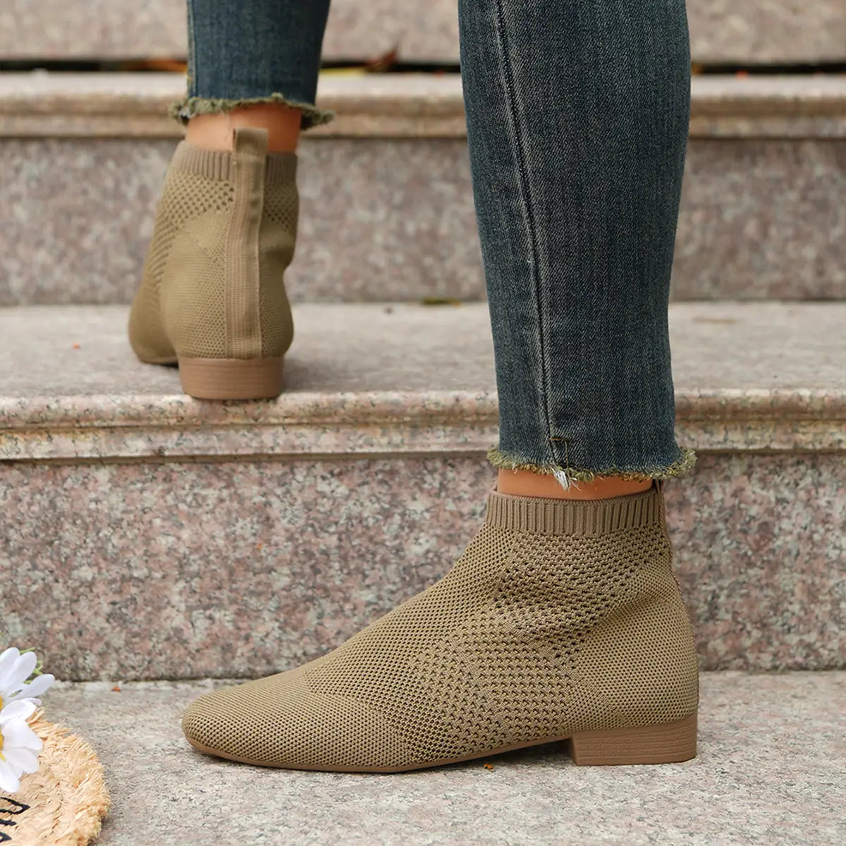 Khakifarbene Plus-Size-Spitz zulaufende Strick-Schnürstiefeletten mit gestricktem Mesh-Design und niedrigem Blockabsatz.