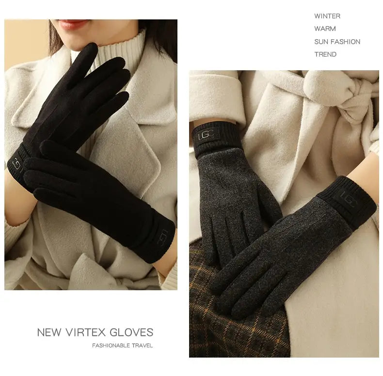Schwarze Strick-Kaschmir-Touchscreen-Winterhandschuhe für Damen mit geripptem Bündchen und dezenter Logodetailierung, von der Rückseite dargestellt.