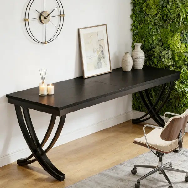industrieller Doppel-Computer-Schreibtisch mit schwarzen, gebogenen Metallbeinen und elegantem modernem Design für die Büromutzung