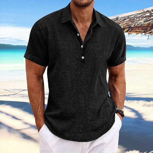 Herren-Cardigan mit kurzer Ärmellänge, strukturiert, schwarz, mit weißen Knöpfen, gestaltet als Cardigan mit Knopfleiste.