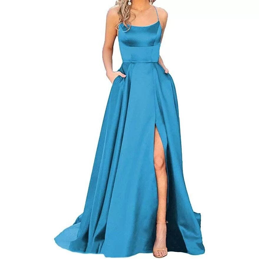 Ein fließendes Satin-Bridesmaid-Party-Kleid in Teal mit quadratischem Ausschnitt und dünnen Spaghettiträgern.