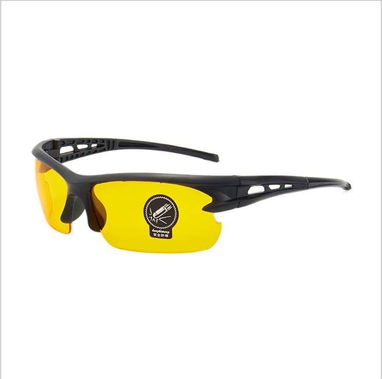 Lunettes de sport aérodynamiques à monture noire avec des verres à haute visibilité jaune vif, conçues pour améliorer les performances.