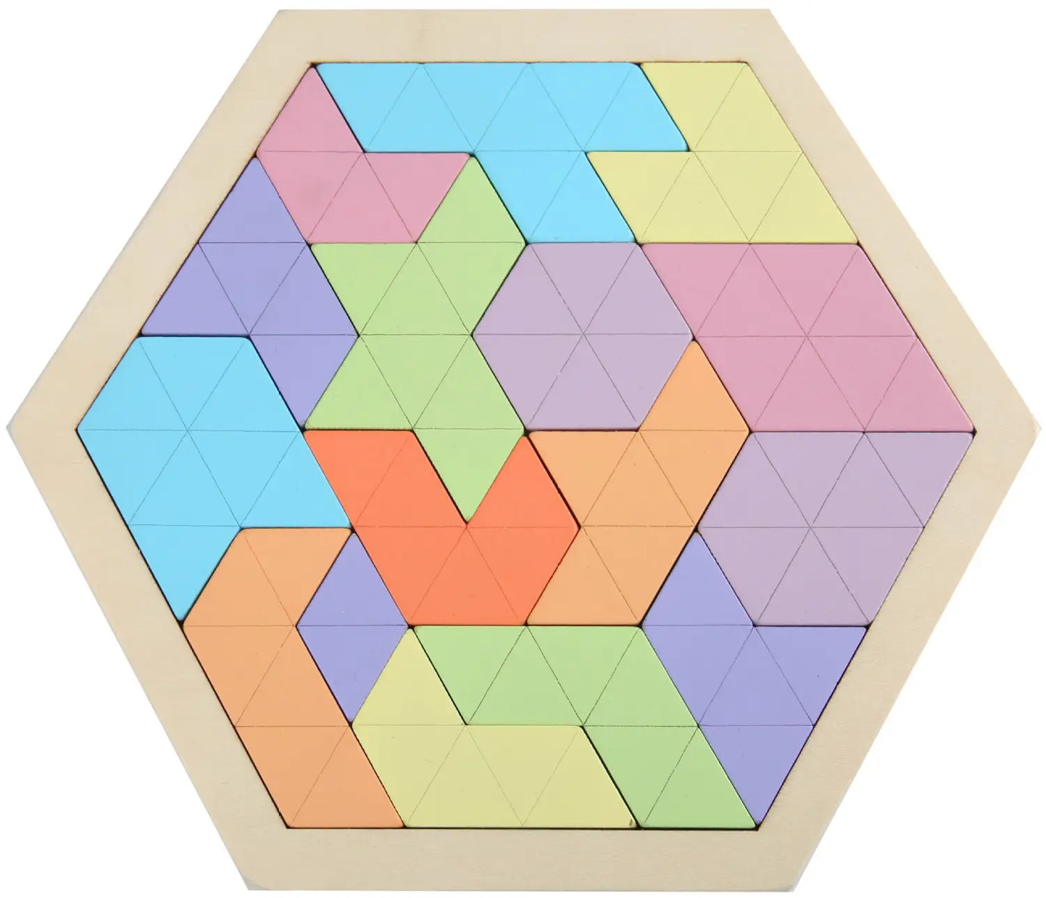 Un rompecabezas de madera hexagonal colorido hecho de piezas triangulares pastel entrelazables, diseñado como juguete educativo inicial.