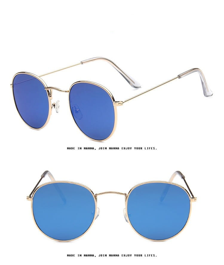 Gafas de sol vintage con lente de espejo metálica redonda, con montura redonda con tono dorado y lentes espejadas azules vibrantes.