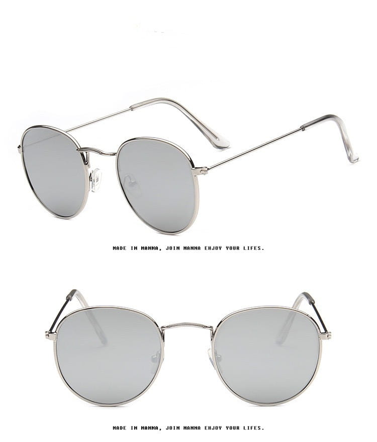Gafas de sol vintage plateadas de montura redonda con lentes espejadas metálicas y un diseño clásico.
