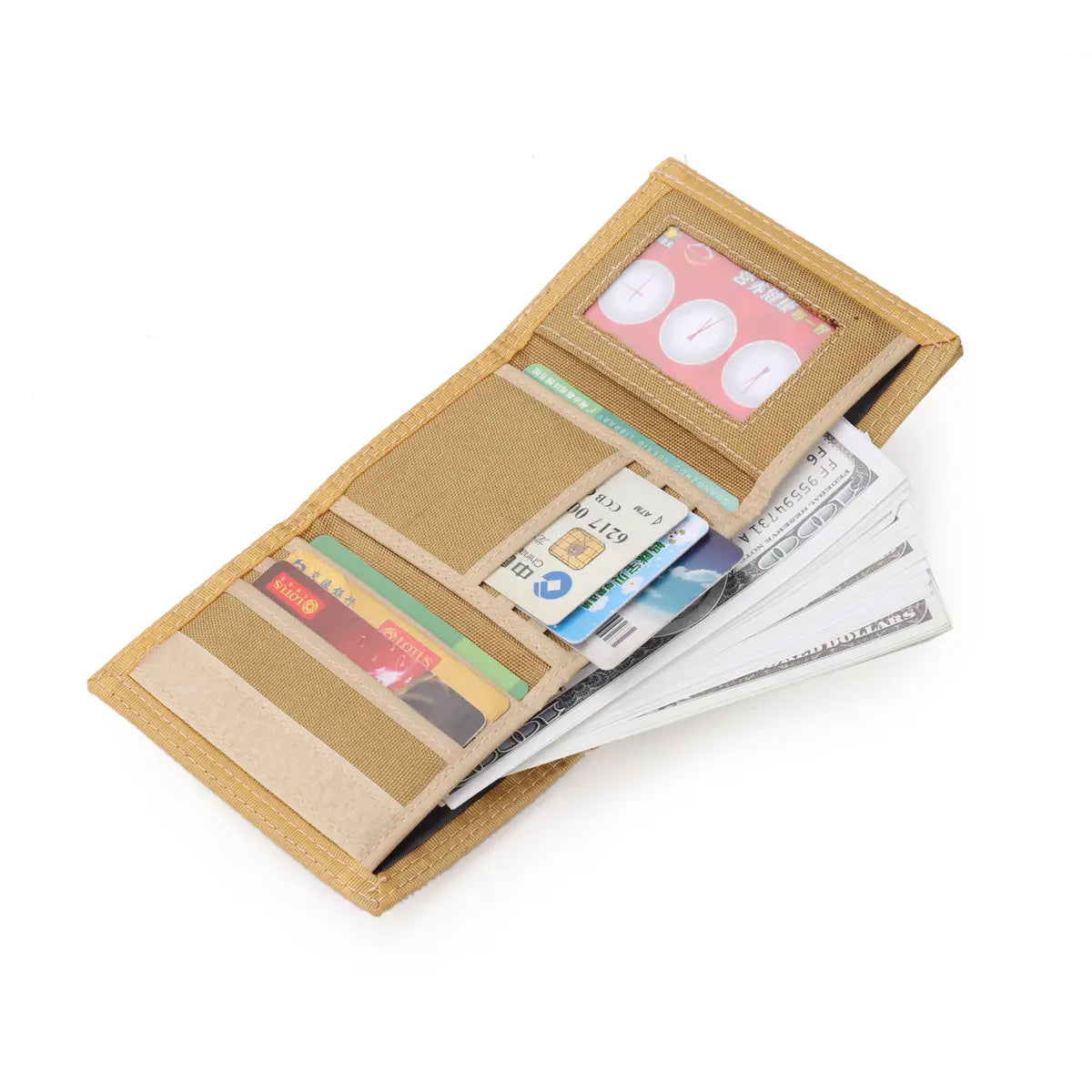 Portamonedas táctico plegable en tres de lona color caqui con múltiples ranuras para tarjetas y una ventana transparente para identificación, fabricado en material de lona resistente.