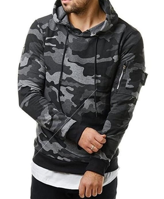 Pull à capuche ajusté camouflage pour hommes en noir et gris, avec une capuche à cordon de serrage, une poche zippée sur la manche et des poignets côtelés.