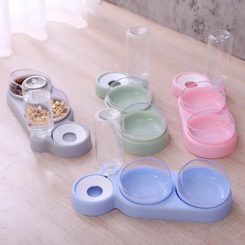 Pastellfarbener automatischer Tierfutter- und Wasserspender als Doppelschale mit klaren Glasschalen und Wasser-Auslassvorrichtungen für eine praktische Fütterung.