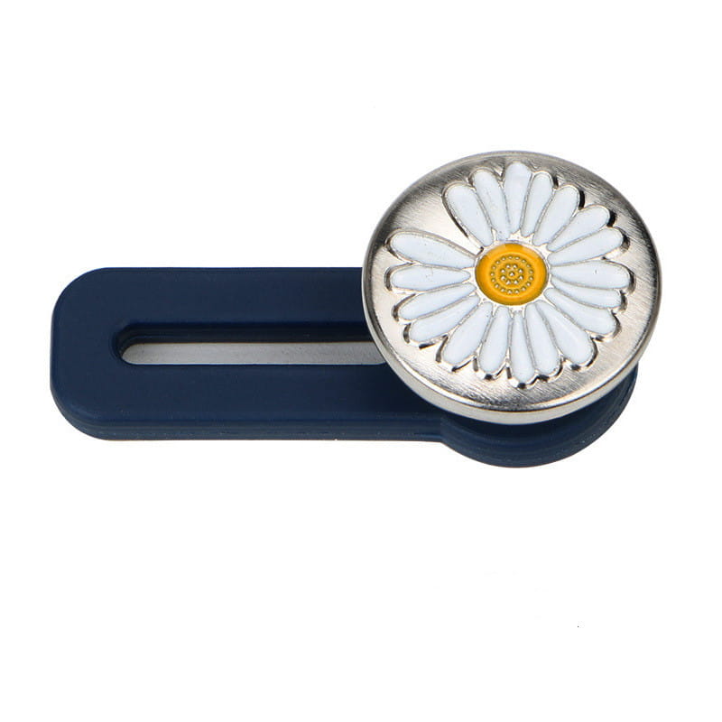 Extendeur de bouton de taille de jeans ajustable sans couture en plastique bleu marine, avec capuchon circulaire de style fleur en argent, motif de marguerite, pétales émaillés blancs et centre jaune.