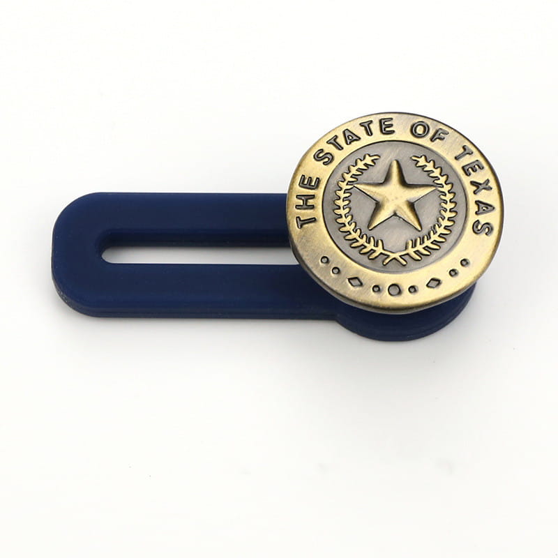Extendeur de bouton de taille de jeans ajustable sans couture en plastique bleu marine, présentant un emblème circulaire de couleur laiton avec l’État du Texas et un motif d’étoile