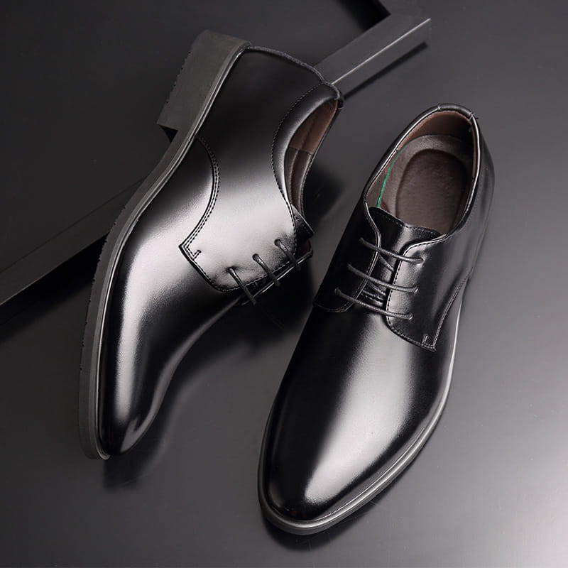 Men’s cowhide leather business oxford dress shoes in black patent leather with a sleek polished finish and classic lace-up design.