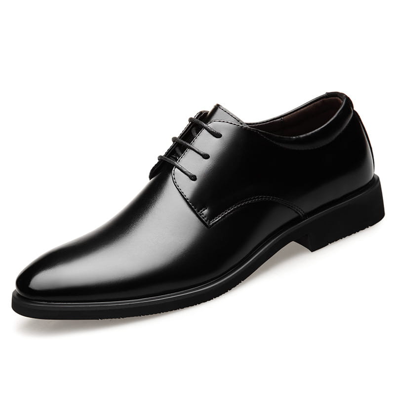 Men’s cowhide leather business oxford dress shoe in black patent leather with lace-up closure and polished finish.
