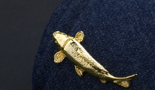 Men’s airplane tie clip and lapel pin gift set featuring a gold-colored metal fish-shaped pin with detailed scales and fins.