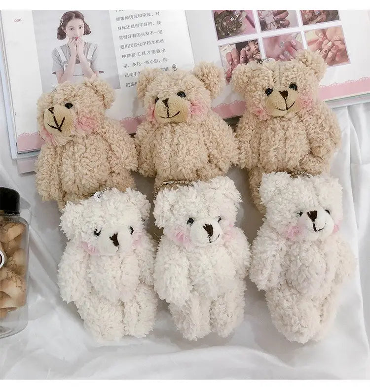 Plüsch-Teddybär-Schlüsselanhänger mit flauschigem beigem und weißem Stoff und bestickten Gesichtszügen als süßer Mini-Puppe-Anhänger.