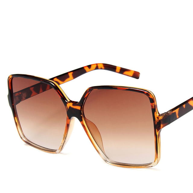 Gafas de sol vintage geométricas extragrandes con montura cuadrada con patrón carey, con protección UV400 y lentes marrones con degradado.
