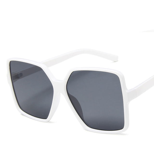 Gafas de sol vintage geométricas extragrandes con montura cuadrada y marco tipo cuadrado con protección UV400, con lentes con degradado de color gris oscuro, diseñadas para la protección solar.